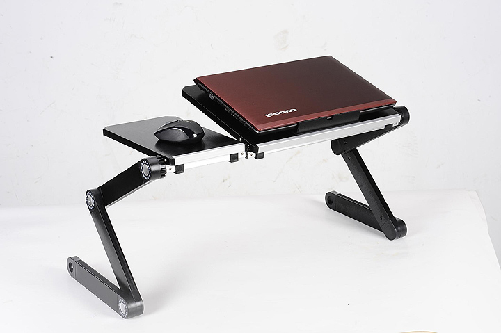 Portable computer table on wheels